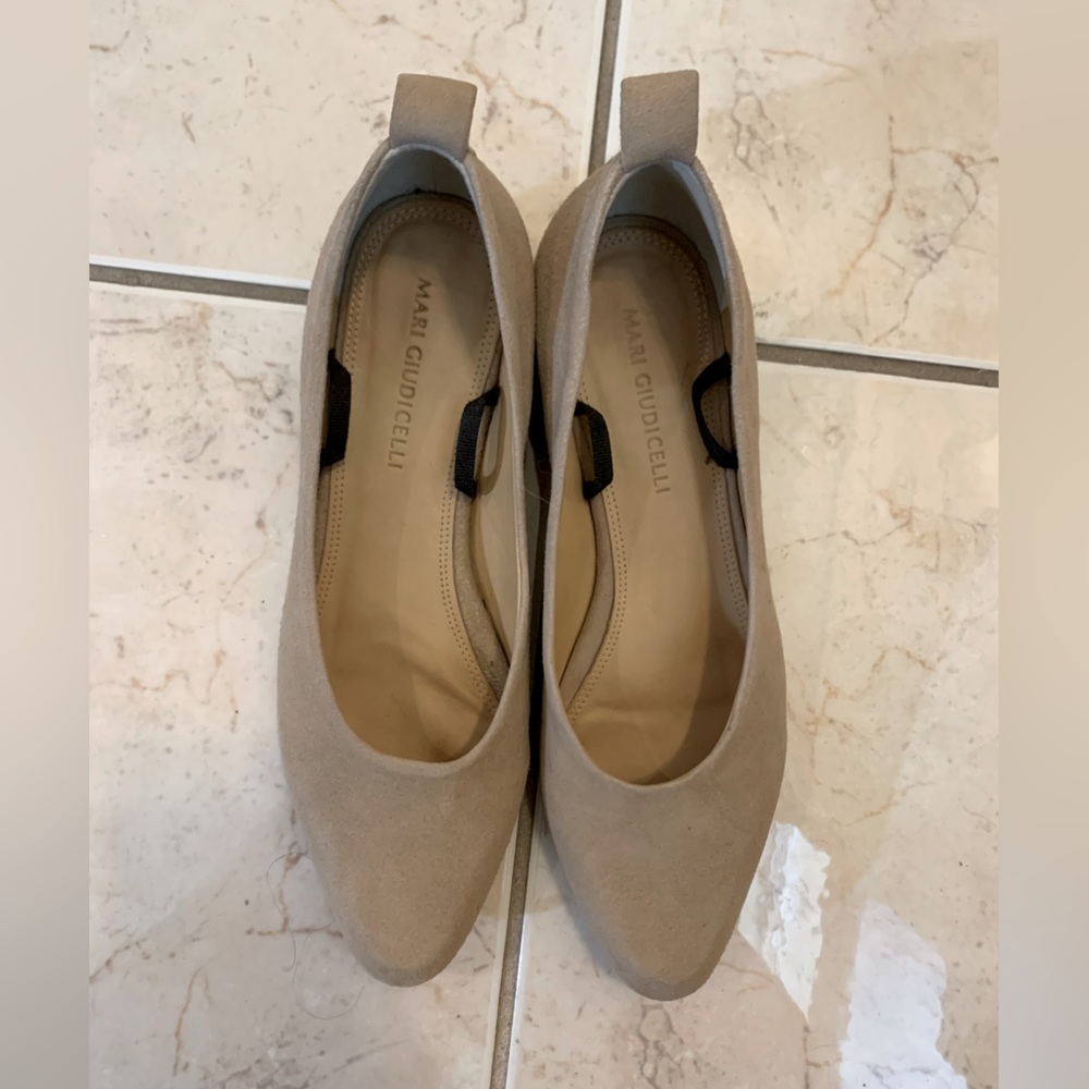 Mari Giudicelli suede pump